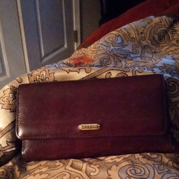 Fossil Dark Red Leather Wallet with Gold Detail - Picture 2 of 9